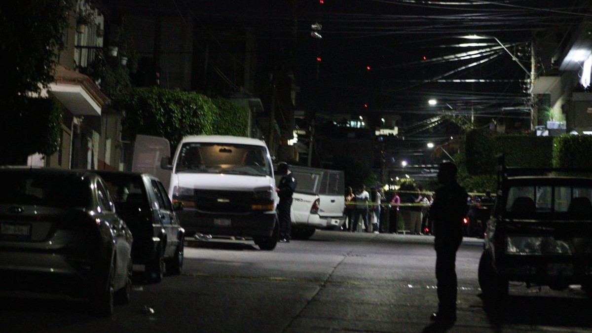 Tragedia navideña: hombre ataca a su esposa con un machete y después se dispara