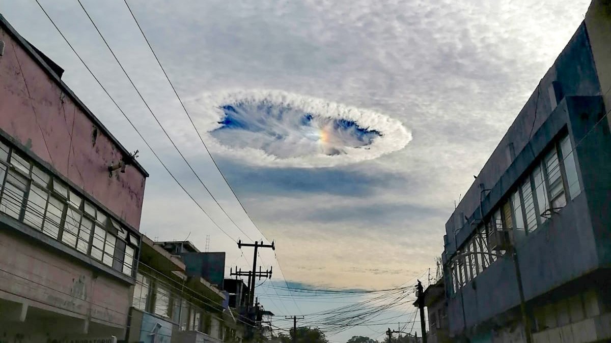 ¿Ovnis o criaturas celestiales? Aparece agujero en el cielo de esta ciudad