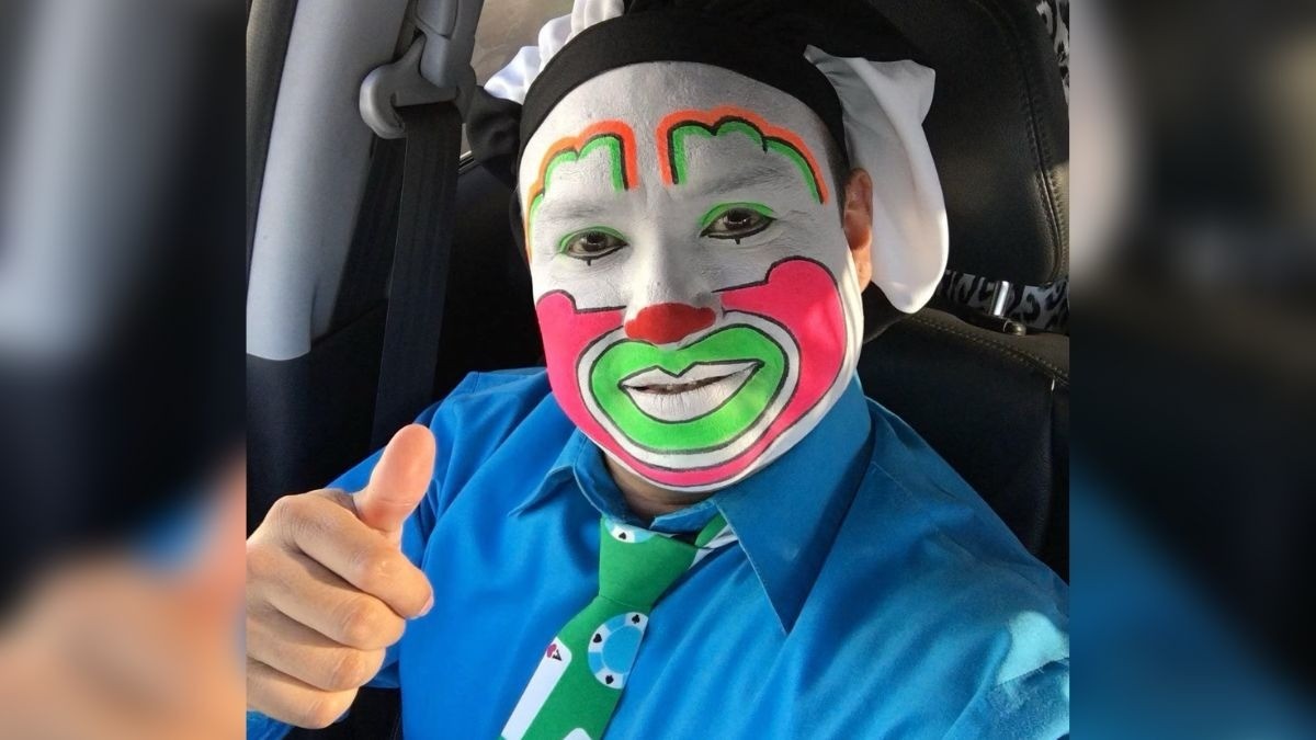 Brincos Dieras hace chiste de un hombre y a este no le gustó y lo amenaza con un arma