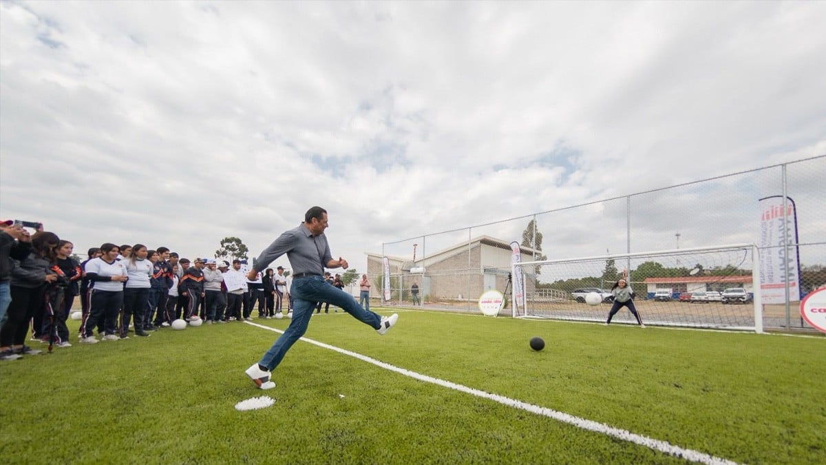 Alcalde de San Miguel de Allende inaugura espacios deportivos para estudiantes