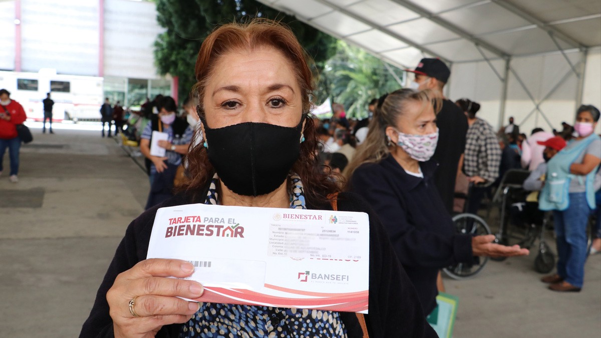 Confirma AMLO que se adelantará el pago de la pensión del Bienestar en 2024