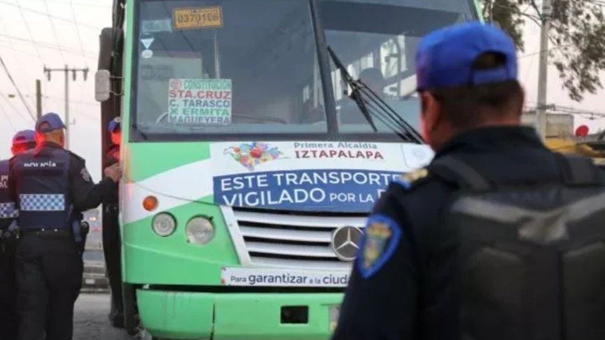 Ladrones asaltan camión urbano, pero víctimas capturan a uno y lo matan a golpes