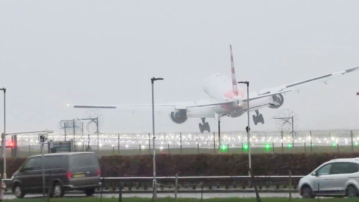 VIDEO: ¡A punto de estrellarse! Captan dramático aterrizaje de un avión