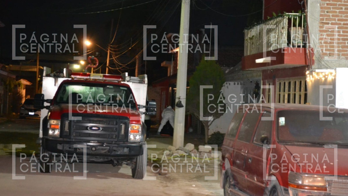 El fuego consume por completo una casa en León, mueren sus dos habitantes