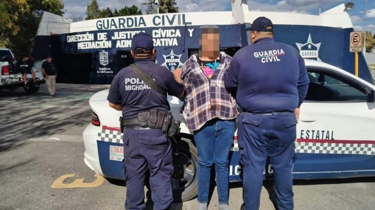 Filtran nuevas imágenes del hombre que caminaba por las calles con la cabeza de su hermana