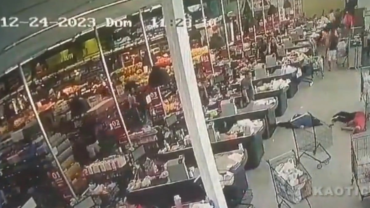 VIDEO Hombre mata a expareja en el supermercado donde trabajaba ante decenas de personas