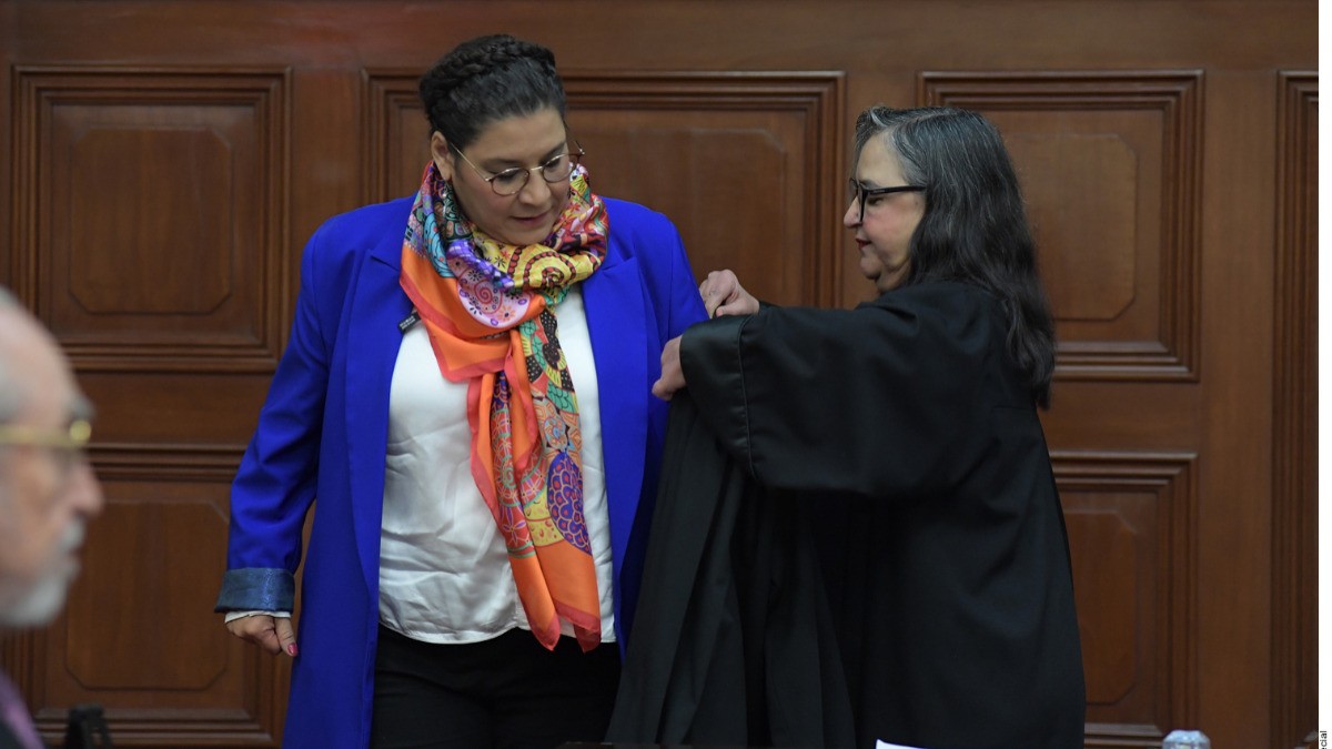 Llega Lenia Batres 'sentenciando' a la Corte