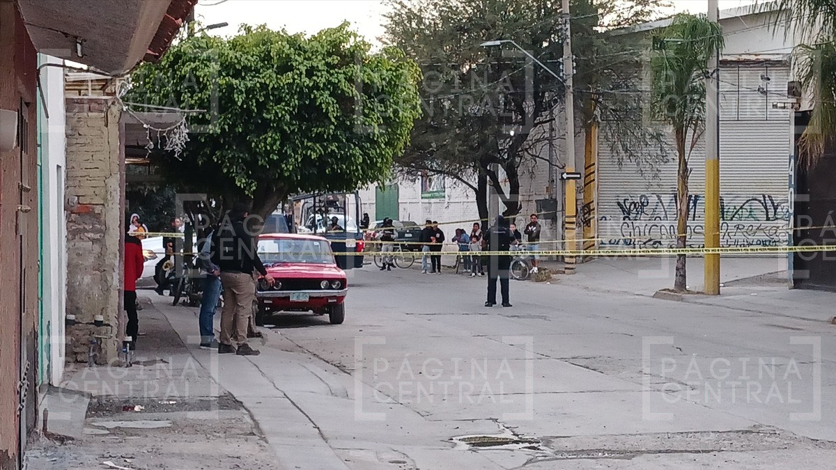 Joven lavaba su camioneta cuando sicarios le dispararon en Santa Rita de los Naranjos