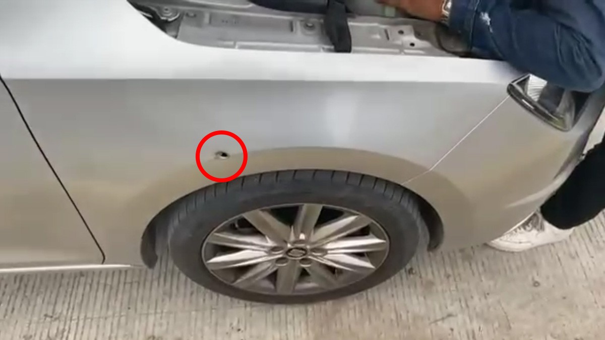 VIDEO: Sicarios en motos balean auto en Celaya; querían robarlo para incendiarlo