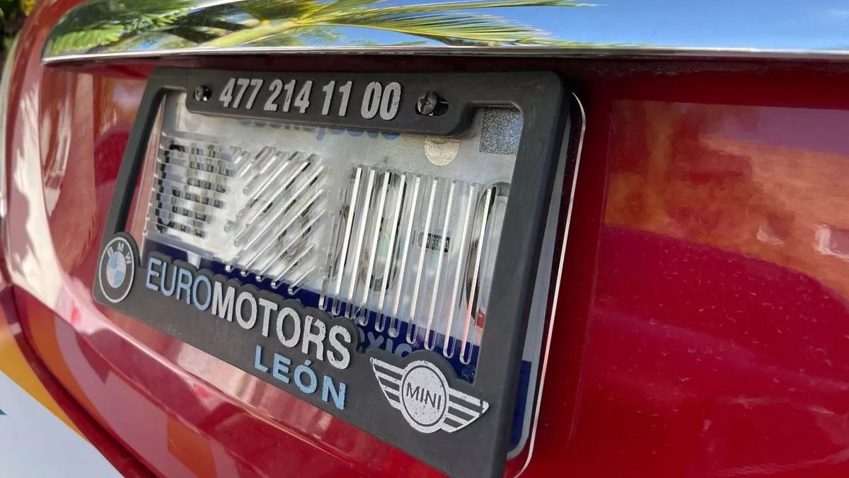 Repunta venta de calcas para evitar fotomulta en León