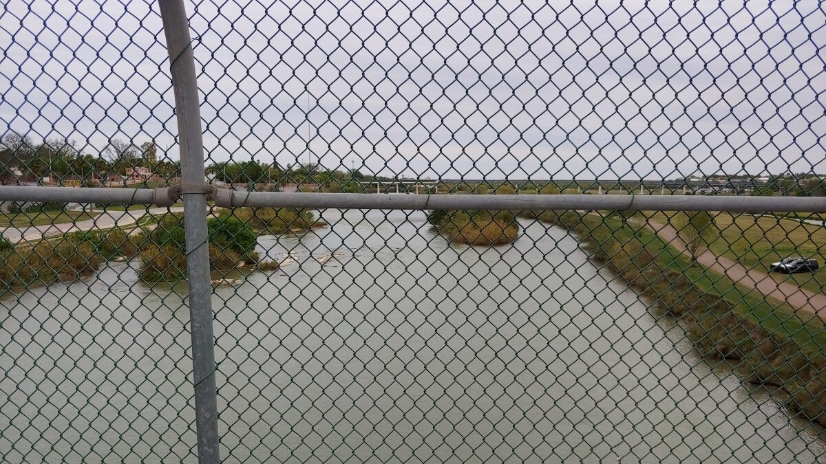 VIDEO: Entre llanto y al borde de la hipotermia, rescatan a madre y 4 hijos en el Río Bravo