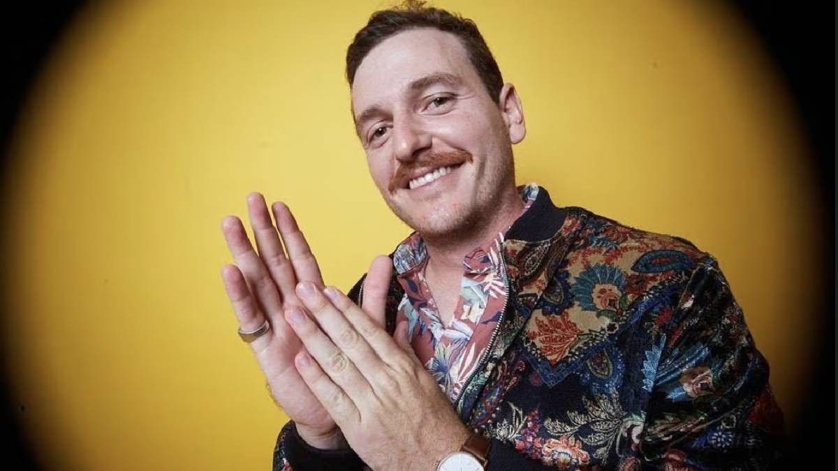 Cantautor iba por su hijo a la escuela y lo mata bala perdida en las revueltas de Ecuador