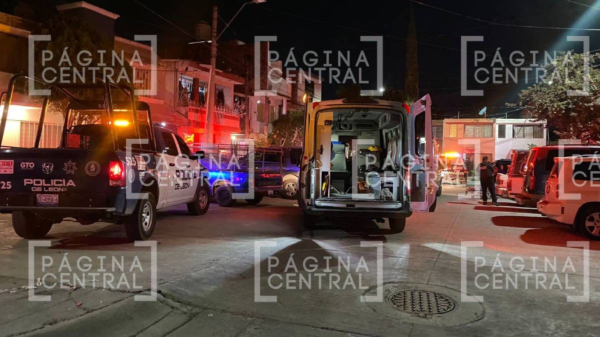 Huye de balacera en Hermenegildo Bustos y paramédicos lo auxilian en su casa