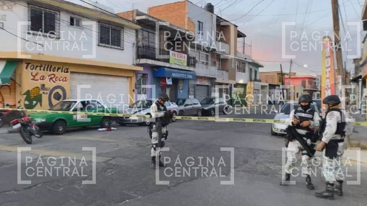 Balean a taxista mientras esperaba a pasajero en Barrio de San Miguel