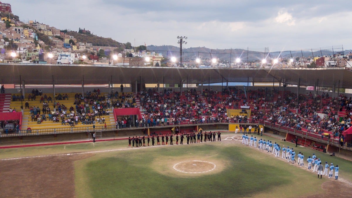 Alcalde capitalino anuncia ‘Kiss Cam’ para hacer más divertidos los partidos de beisbol