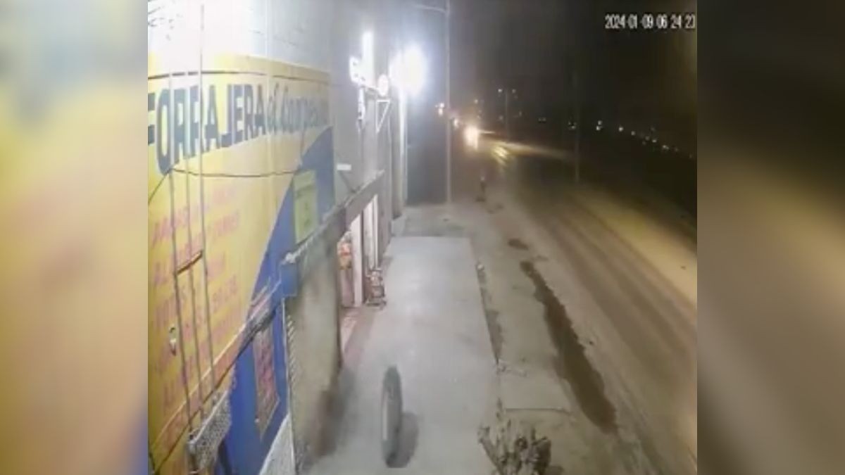 VIDEO Así es como la llanta de un tráiler golpea a joven y lo deja en coma
