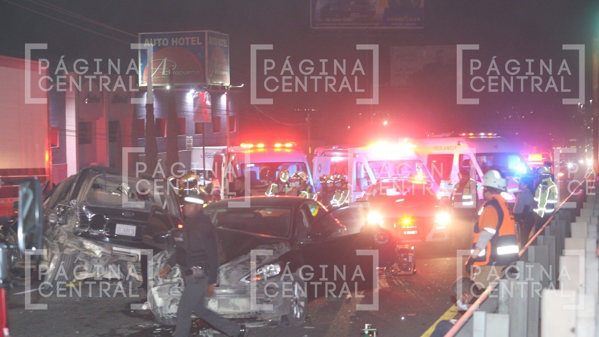 Choque en cadena en la León-Silao al impactarse camioneta con tráiler; hay varios heridos