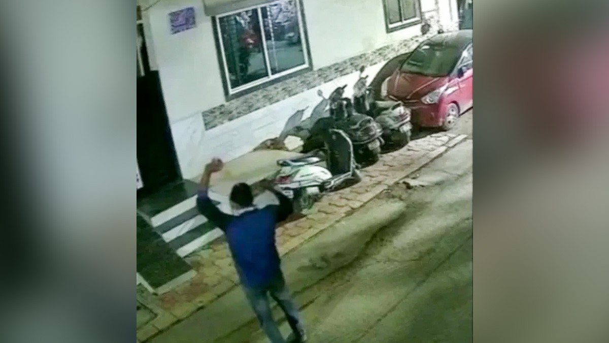 Hombre despechado se prende fuego afuera de la casa de su ex que se acababa de casar