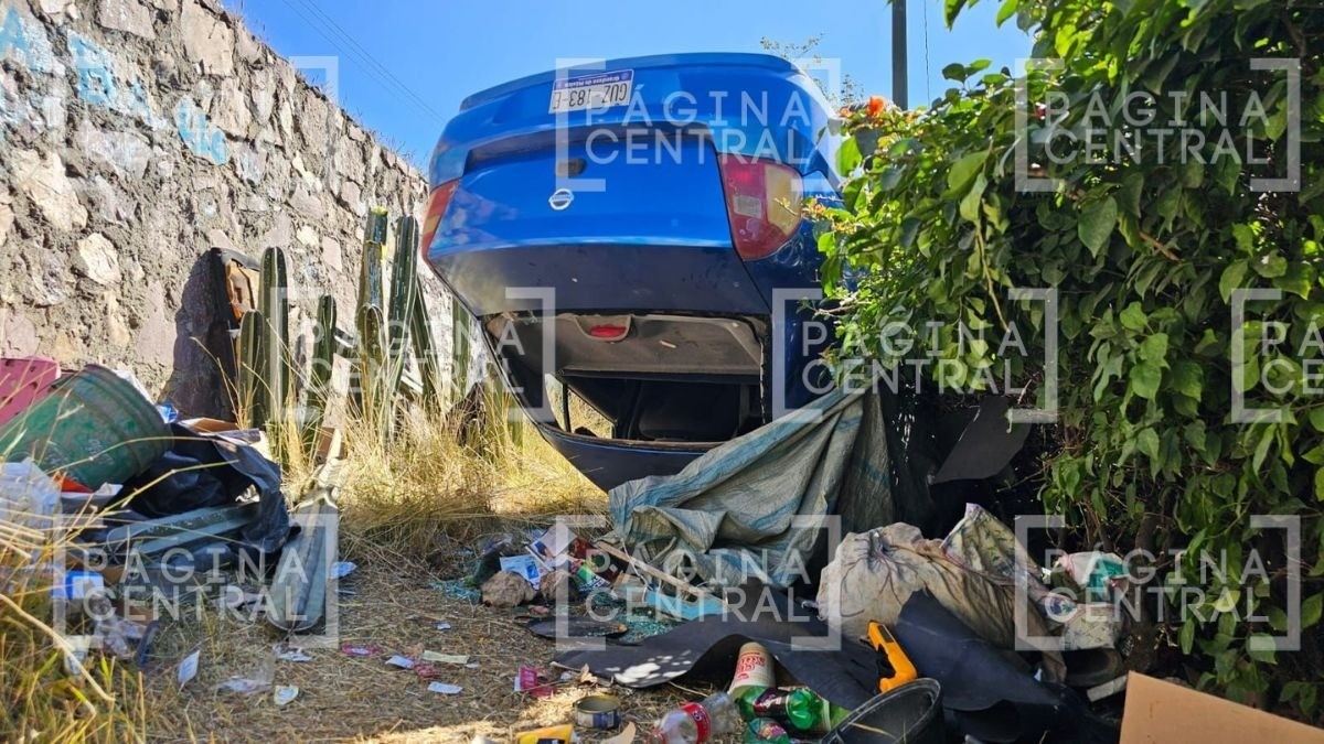 Joven iba a trabajar, pero vuelca en Malecón y cae sobre casita improvisada de indigente