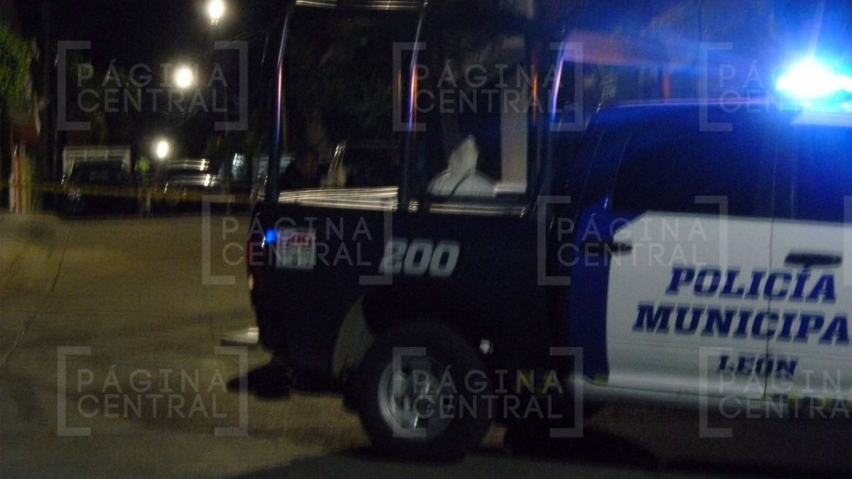 ¡Pánico! Familia dormía cuando comando entra a su casa, mata a mujer y balean a 2 niños