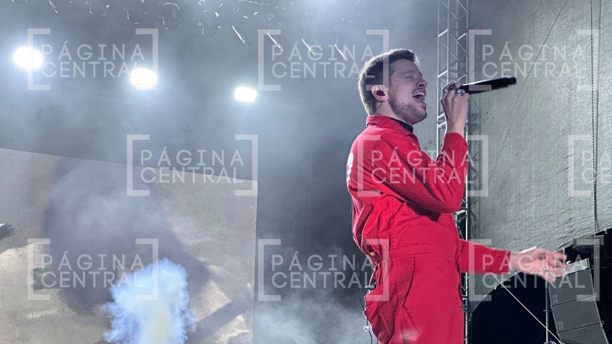 Y la espera terminó: Lasso conquista al público de León con sus 'Ojos marrones'