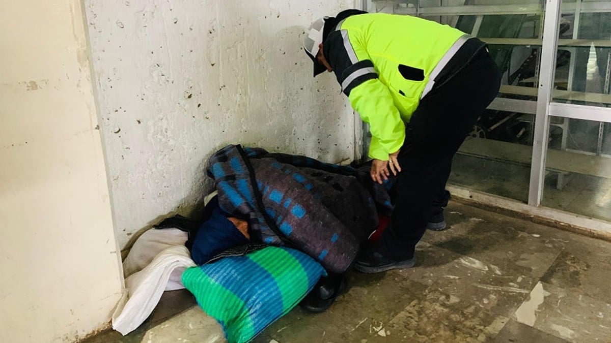 Indigente rechaza pasar la noche en un albergue y fallece por el frío