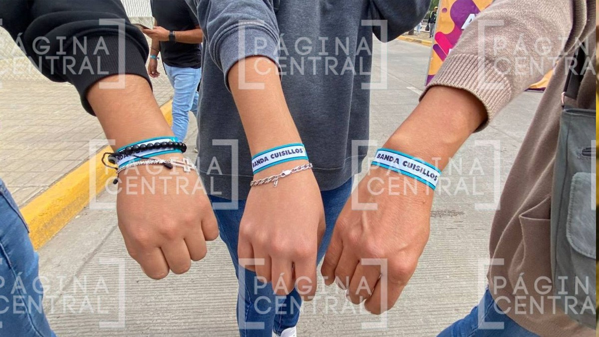 Leonesas disfrutan 'sufrir bonito' con las canciones de Cuisillos; ya aseguraron pulseras