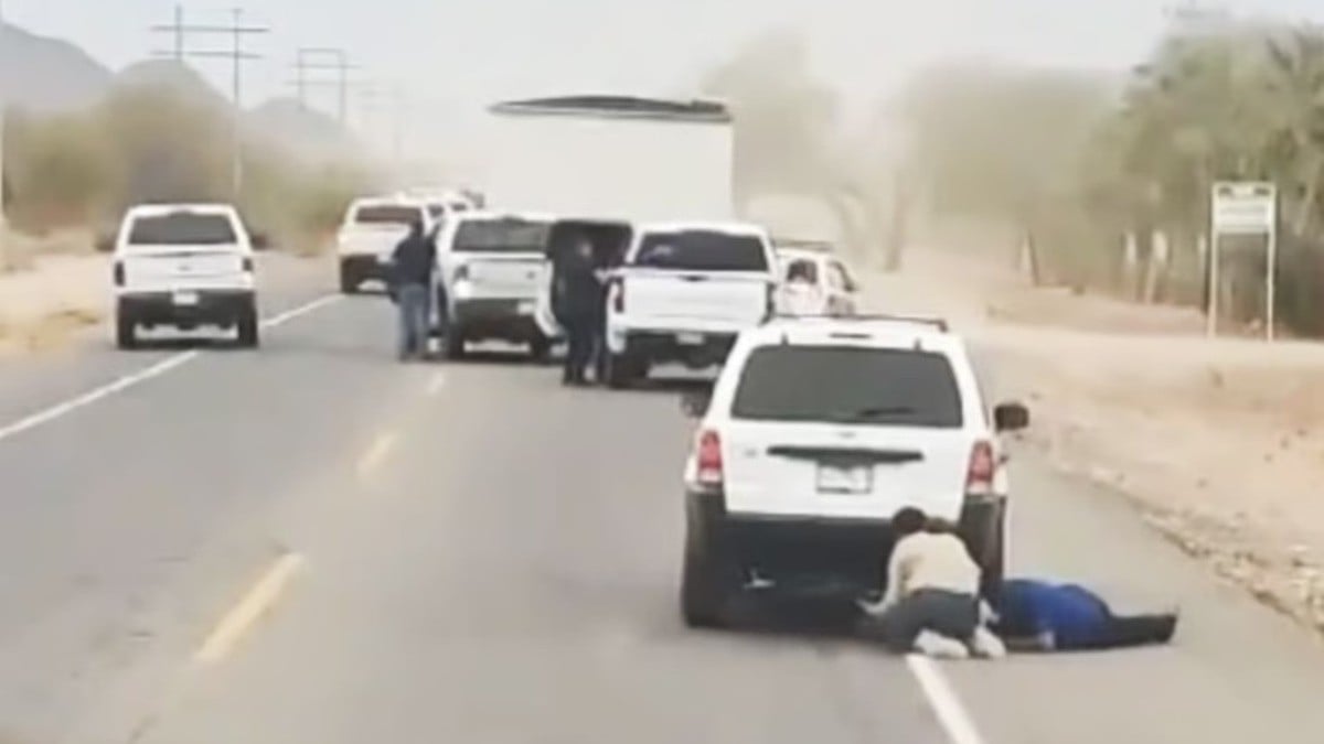 ¡Momentos de terror! Familia queda atrapada en balacera que dejó 6 muertos