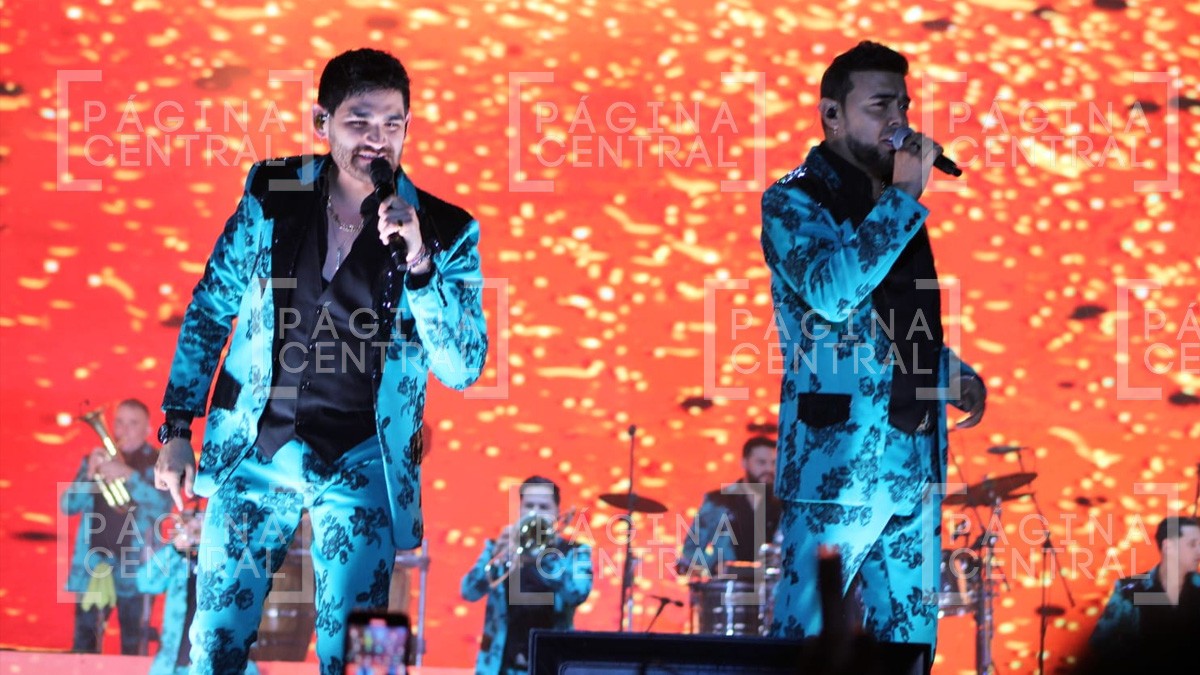 ¡Con todo y lluvia! El Recodo pone a bailar a León con su música