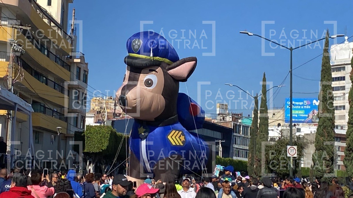 Los gigantes se apoderan de las calles de León y emocionan a chicos y grandes