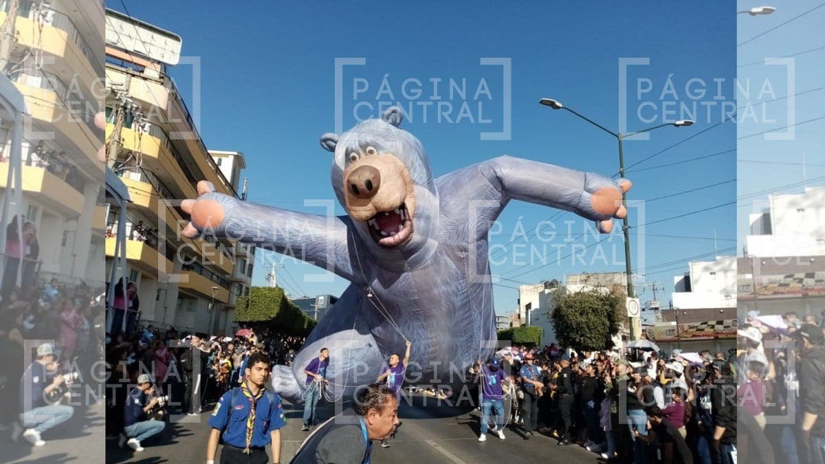 Desfile por aniversario de la ciudad de León con sus globos gigantes