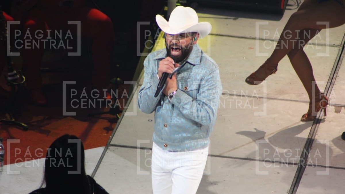 ¡Hasta Wendy alcanzó! Pancho Barraza conquista con su ‘Música romántica’ la Feria de León