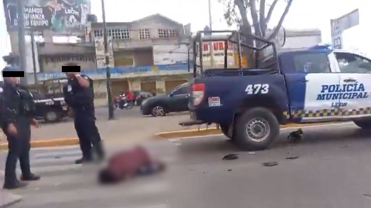 Graban a motociclista tirado en Las Torres; señalan a policías de presuntamente atropellarlo
