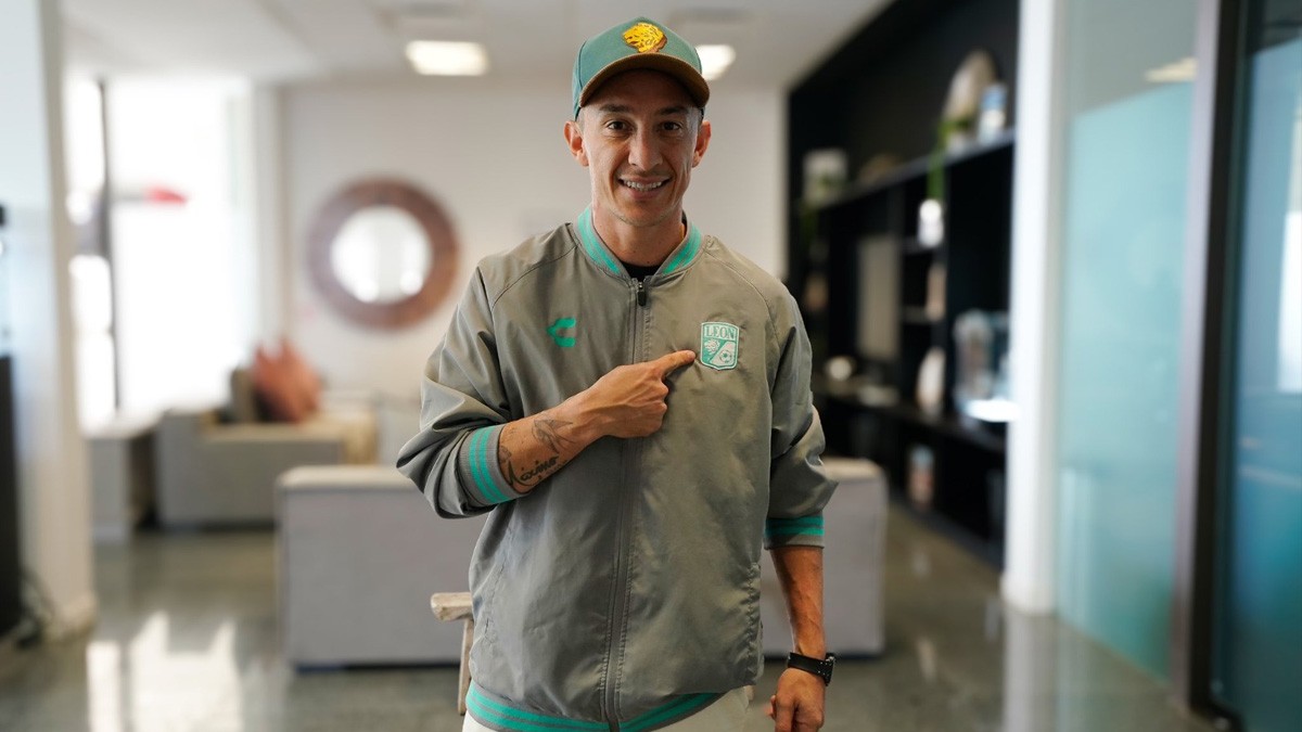 ¡Ya está en León! Andrés Guardado aterriza para reportar con la Fiera