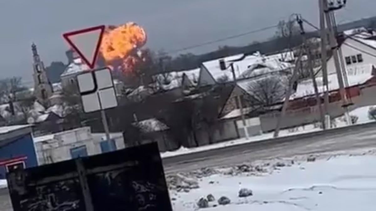 ¡Luto por avionazos! Se estrellan aviones en Canadá y Rusia y dejan decenas de muertos