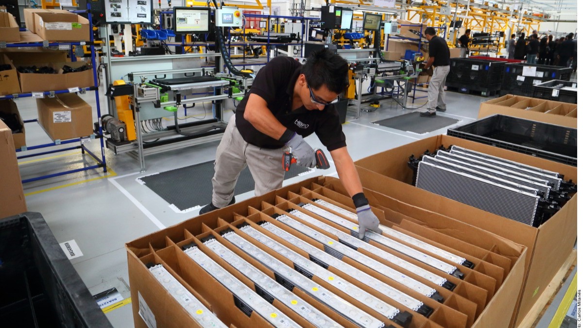 Economía sufre su mayor tropiezo en 26 meses