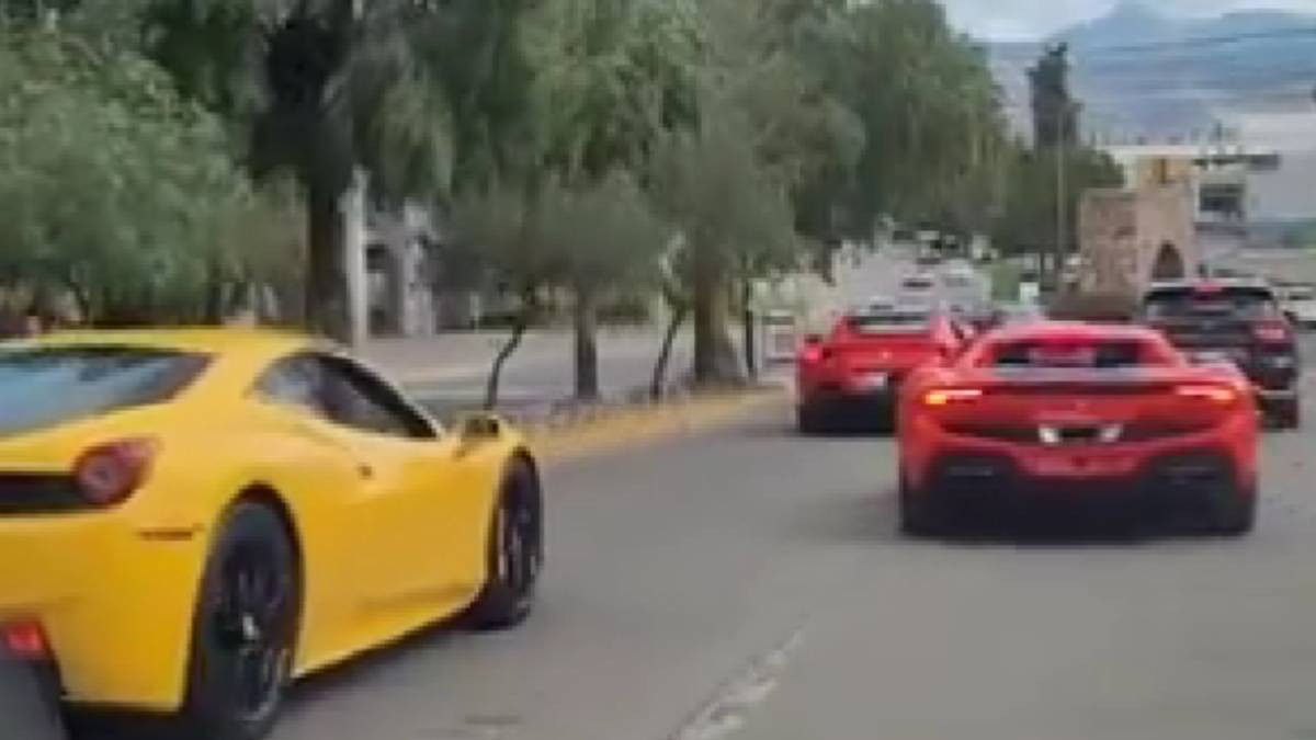 VIDEO ¿Emiratos Unidos de Guanajuato? Así pasean en caravana estos vehículos de súper lujo en León