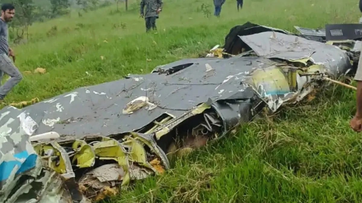¡Tragedia aérea! Avión se desintegra en pleno vuelo y mueren 7 personas