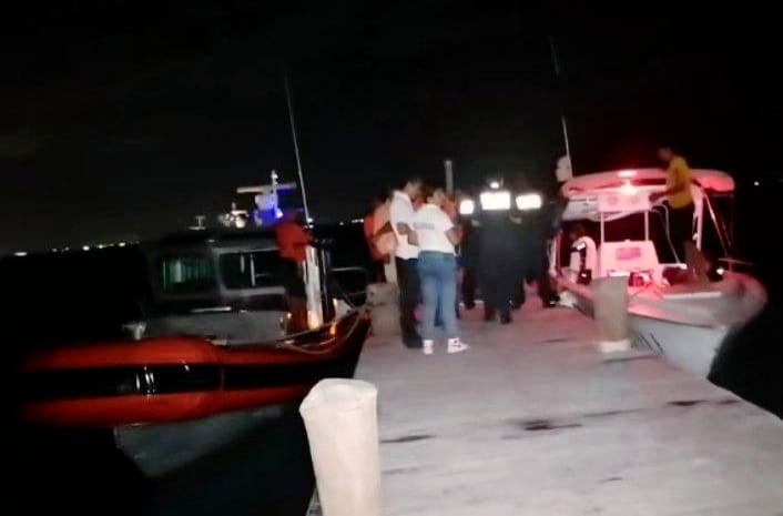 Naufraga embarcación que llevaba a turistas a Cancún; presumen que hay 3 muertos