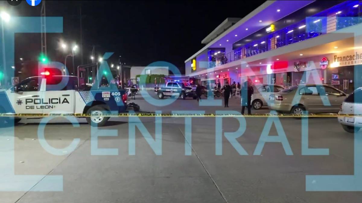 Balean a motociclista saliendo de local en Plaza Mandarinas