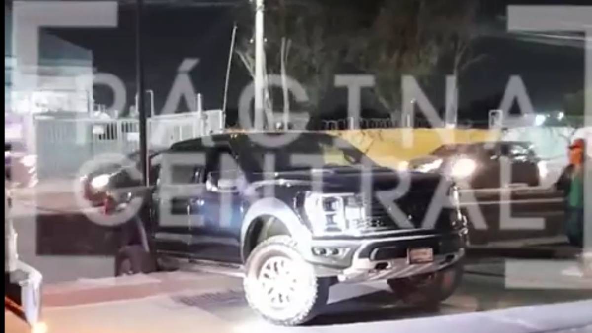 Camioneta de lujo cae a río en León; presumen que conductor iba ebrio