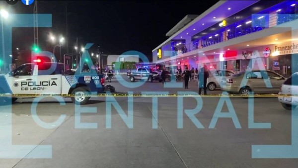 Balean a motociclista saliendo de local en Plaza Mandarinas