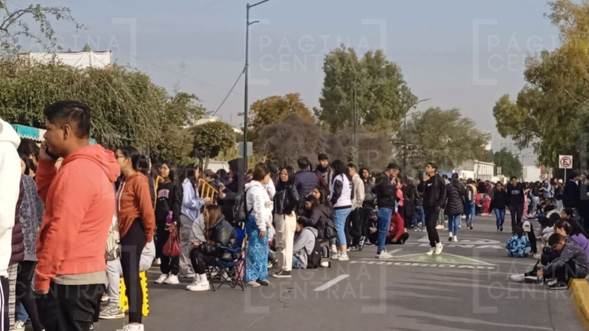 ¡Ya se acabaron! Se desbordan leoneses por pulseras de Maluma en León