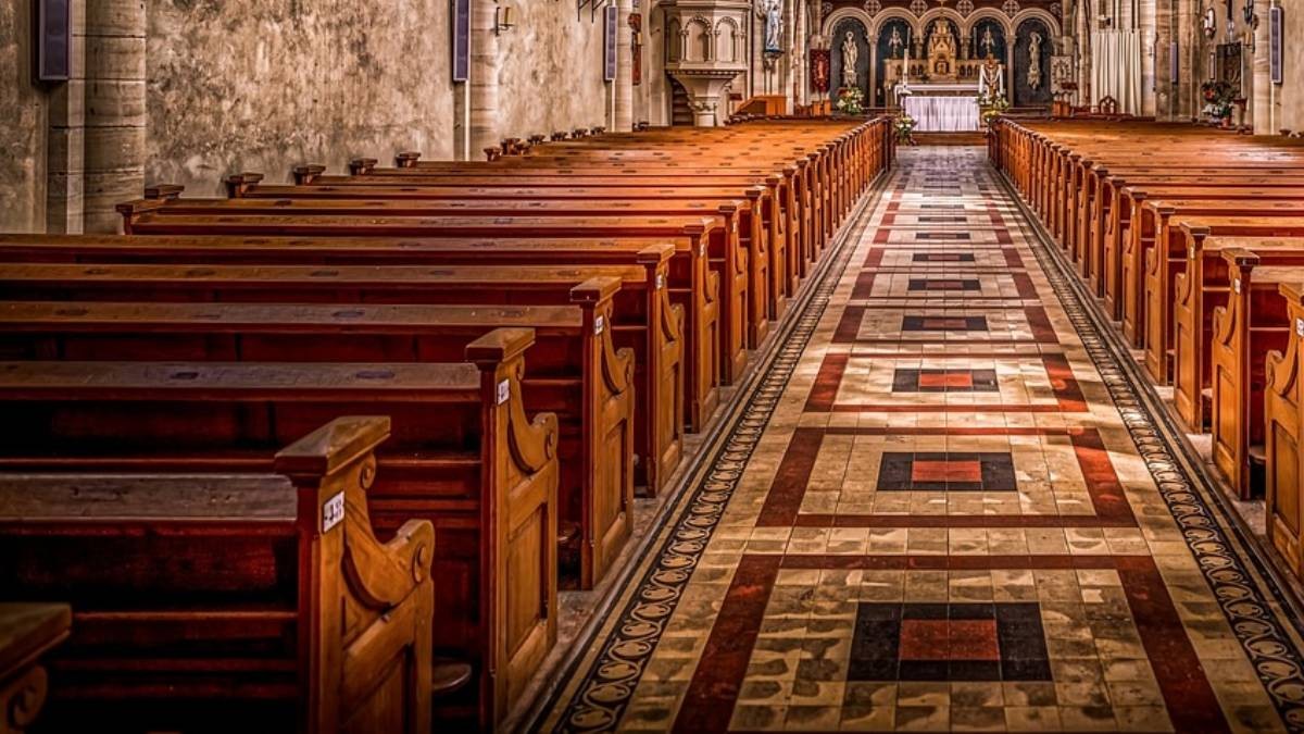 Tragedia en misa: Niña de 4 años muere mientras jugaba en una iglesia