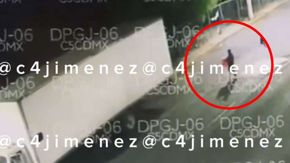 VIDEO Así fue como un joven abandonó una cabeza humana afuera del reclusorio