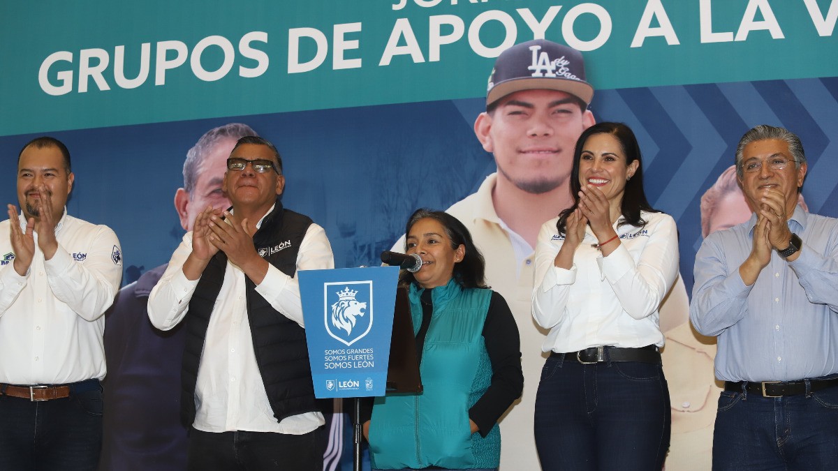 Alcaldesa promete escriturar y llevar agua a 30 colonias de León