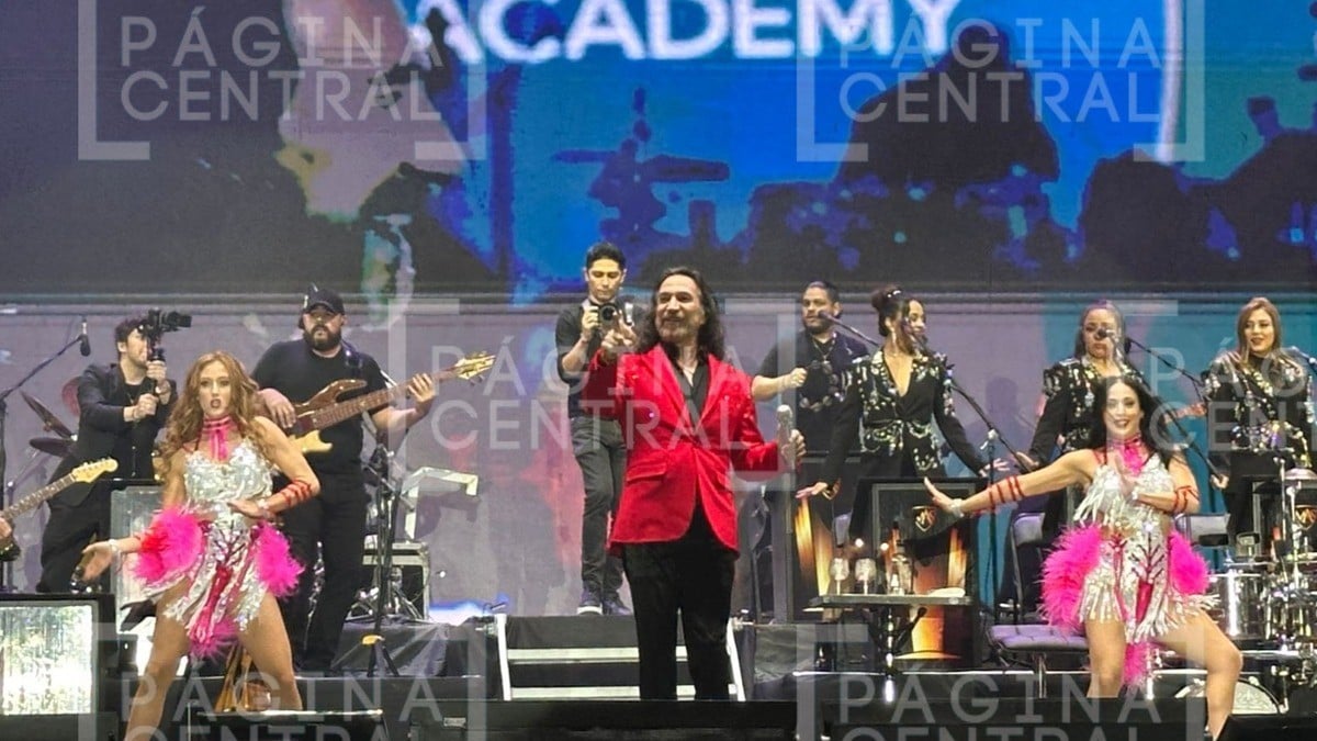 ‘El Buki’ desata euforia en La Velaria, en una noche de adoración musical