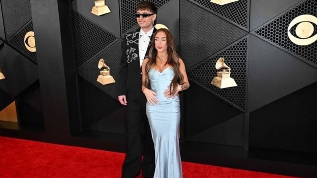 Peso Pluma celebra su primer Grammy por Génesis