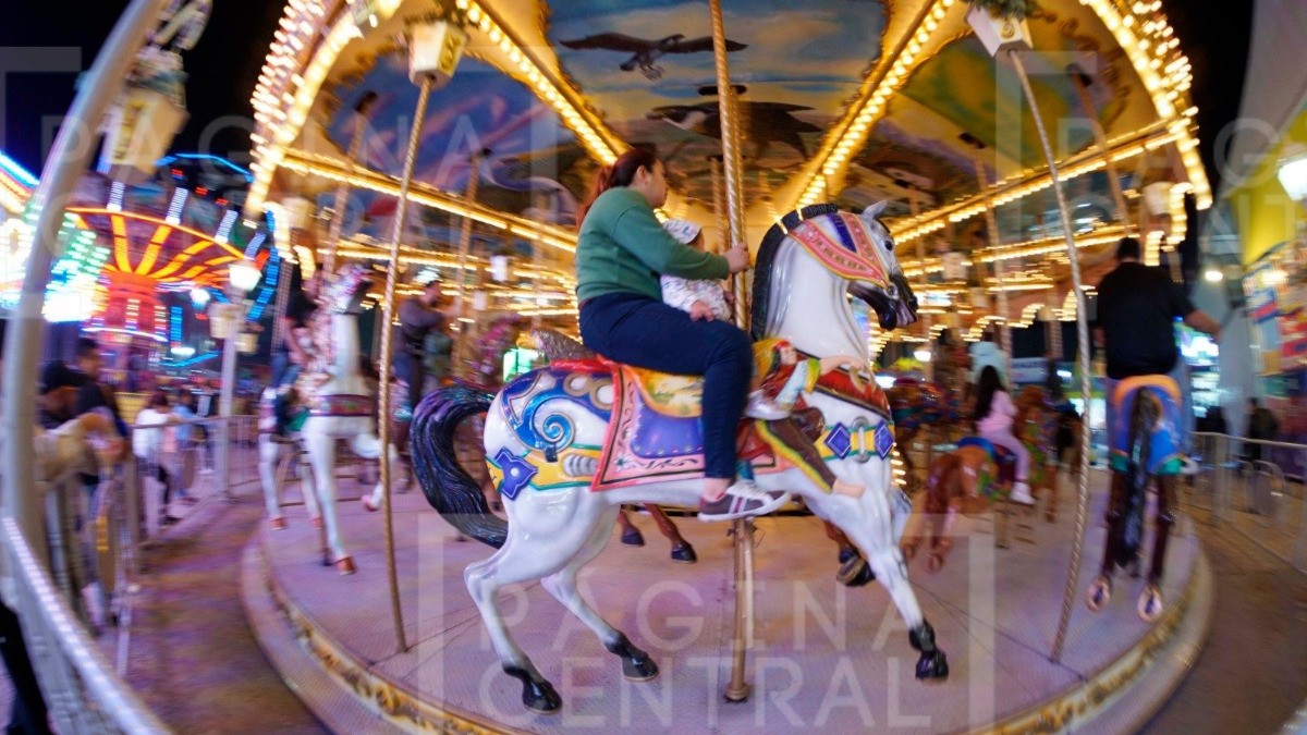 Niña de un año cae de carrusel en la Feria de León; estaba con su mamá