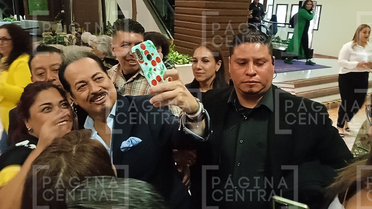 FOTOS Tigres del Norte conviven con fans antes del concierto en la Feria de León